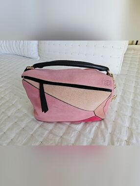 EUC Loewe Medium Puzzle Pink Suede
